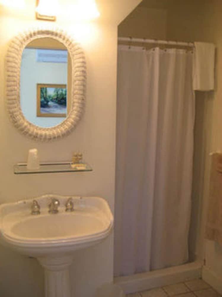 Admiral'S Landing (Adults Only) Bed & Breakfast Provincetown Exterior photo