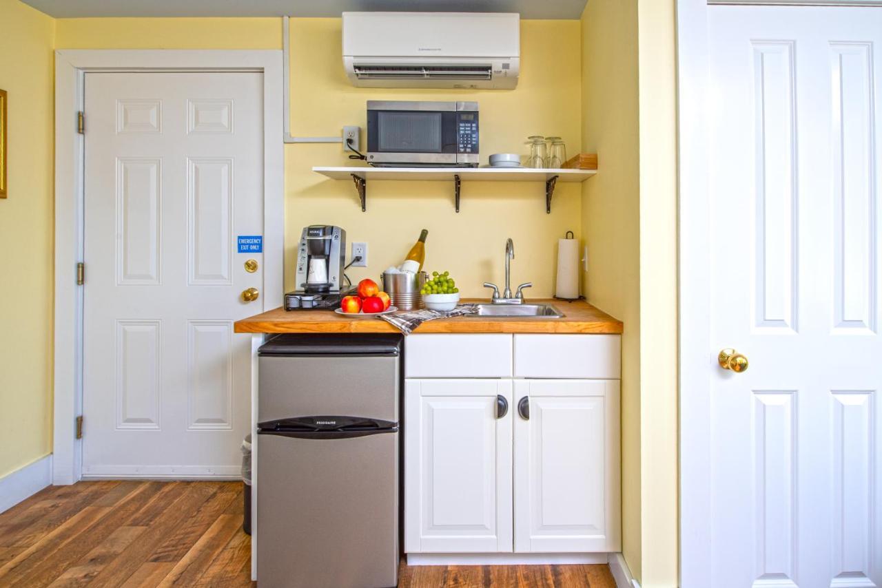 Admiral'S Landing (Adults Only) Bed & Breakfast Provincetown Exterior photo